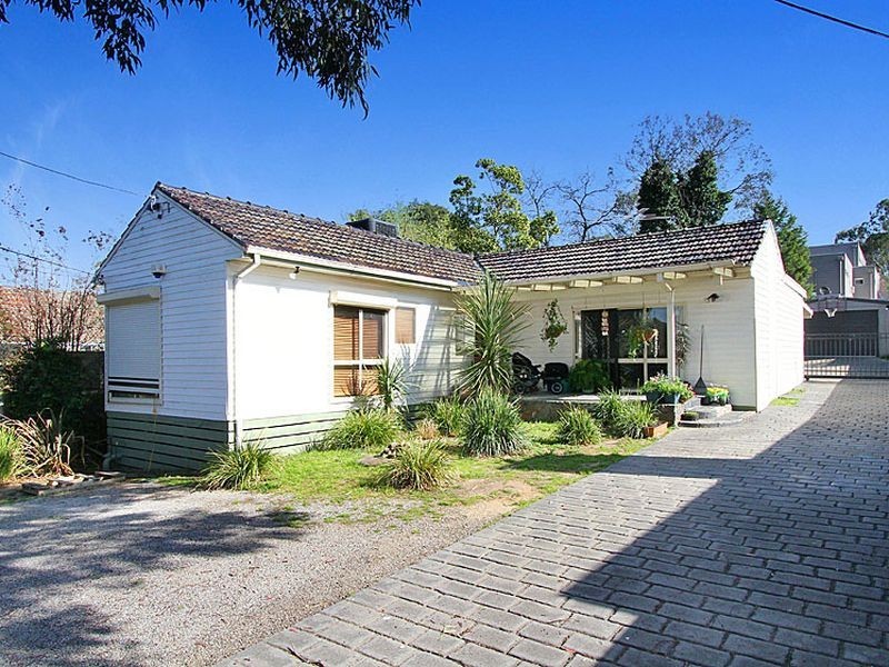 16 McCarthy Grove, Montmorency VIC 3094