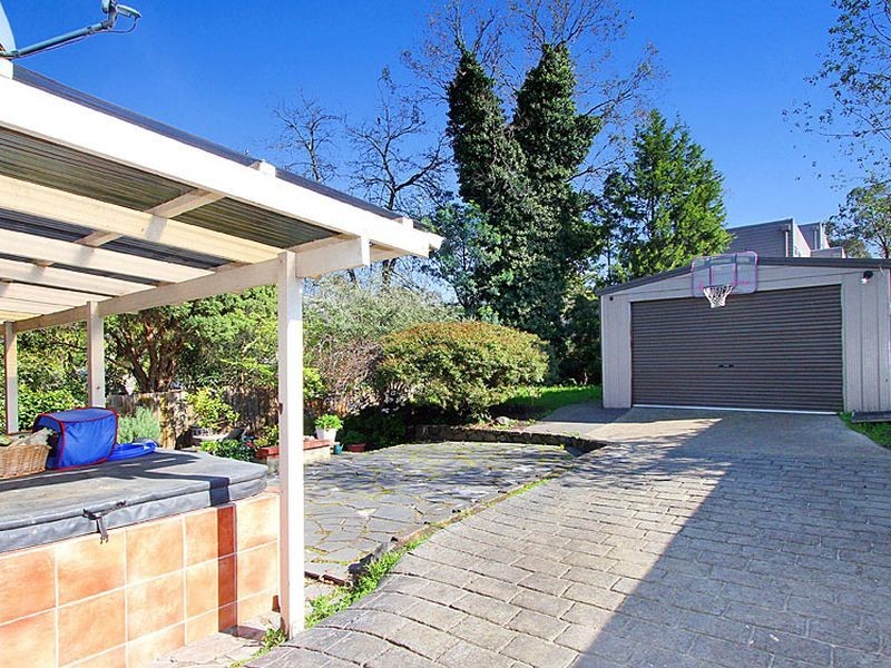 16 McCarthy Grove, Montmorency VIC 3094