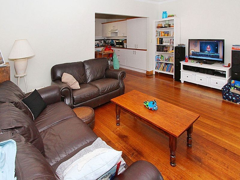 16 McCarthy Grove, Montmorency VIC 3094