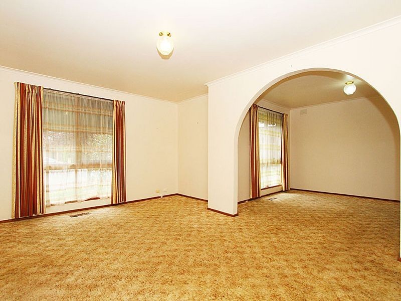 2 Farrer Court, Mill Park VIC 3082