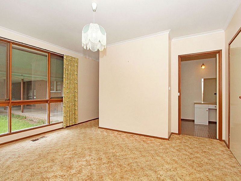 2 Farrer Court, Mill Park VIC 3082