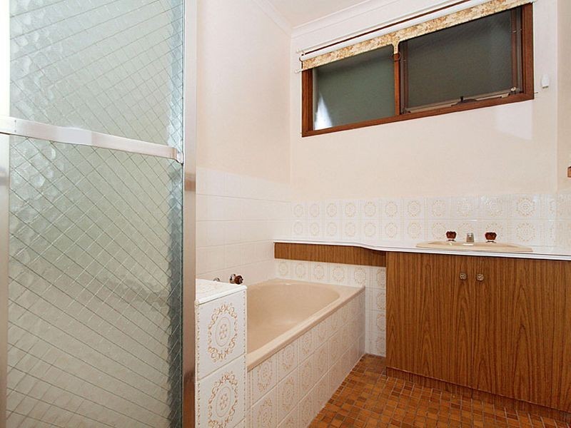 2 Farrer Court, Mill Park VIC 3082