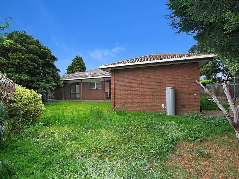 2 Farrer Court, Mill Park VIC 3082