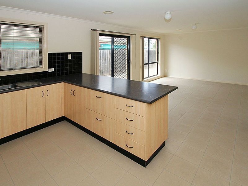 16 Pretty Valley Grove, South Morang VIC 3752