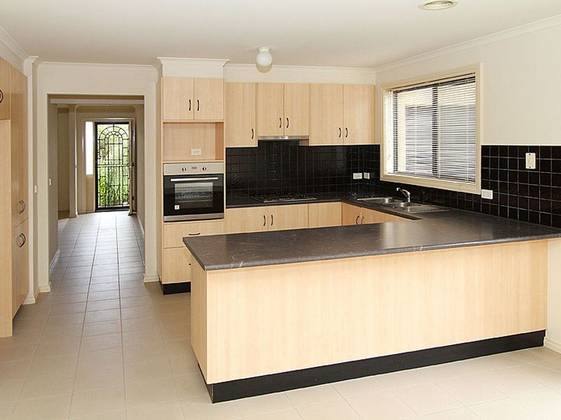 16 Pretty Valley Grove, South Morang VIC 3752
