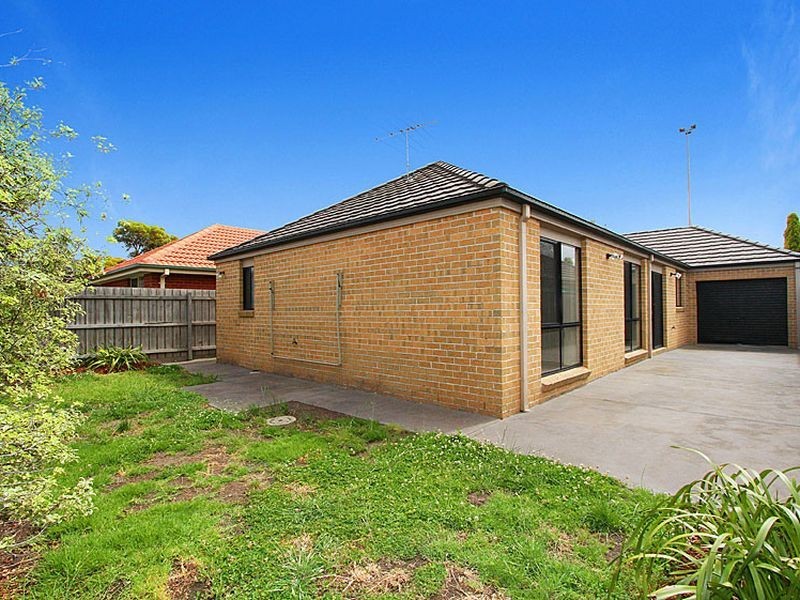 16 Pretty Valley Grove, South Morang VIC 3752