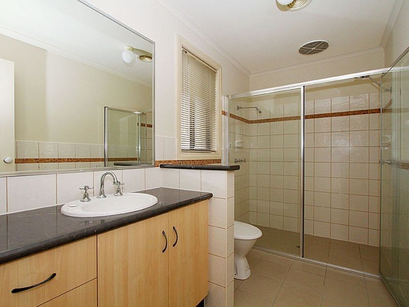 16 Pretty Valley Grove, South Morang VIC 3752