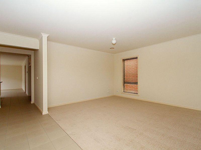16 Pretty Valley Grove, South Morang VIC 3752