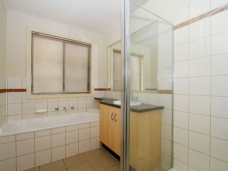 16 Pretty Valley Grove, South Morang VIC 3752