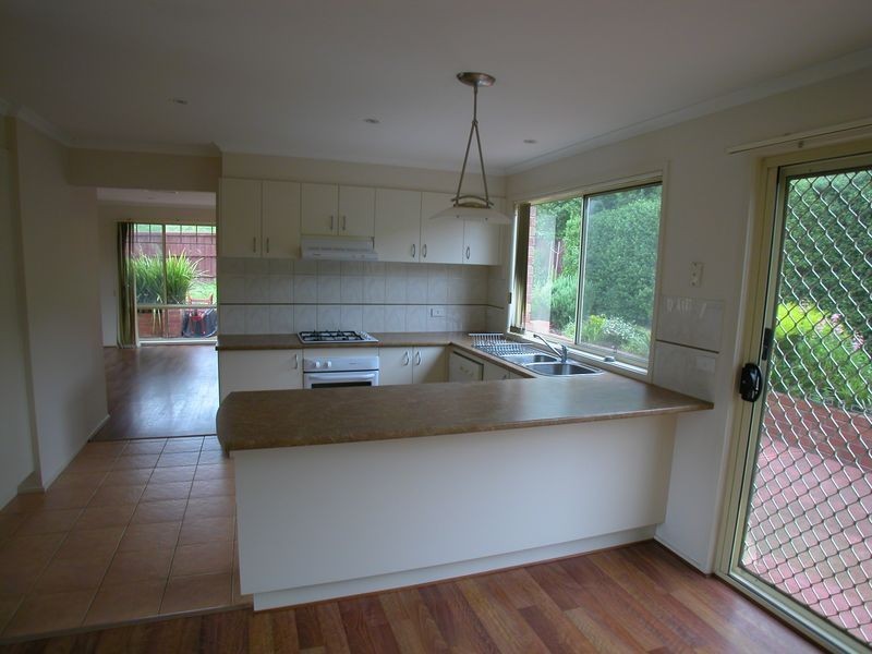27 Featherpark Terrace, South Morang VIC 3752