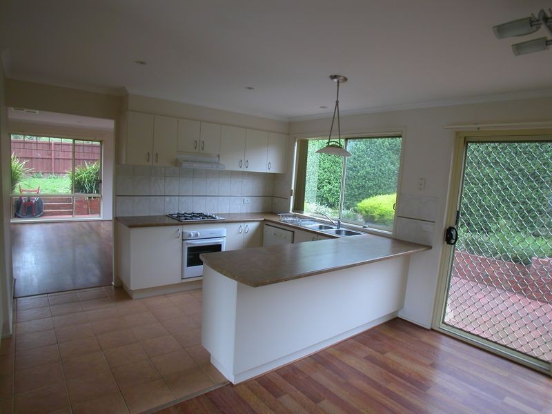 27 Featherpark Terrace, South Morang VIC 3752