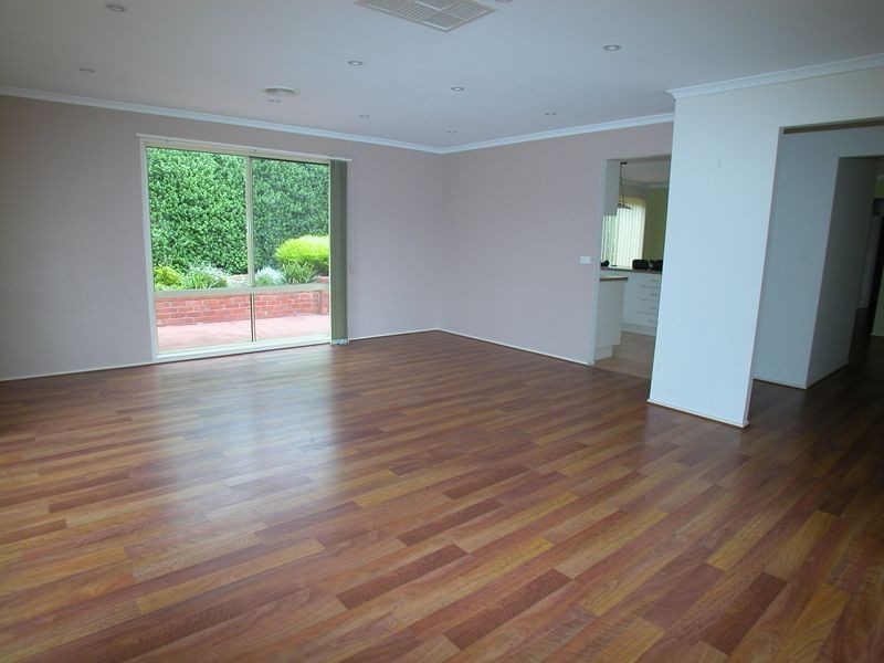27 Featherpark Terrace, South Morang VIC 3752