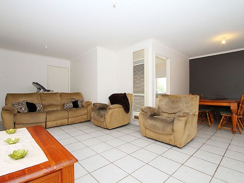 44 Carbon Crescent, Mill Park VIC 3082
