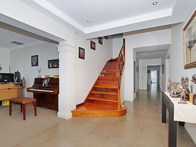 17 Thornholm Road, South Morang VIC 3752