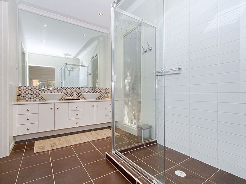 17 Thornholm Road, South Morang VIC 3752