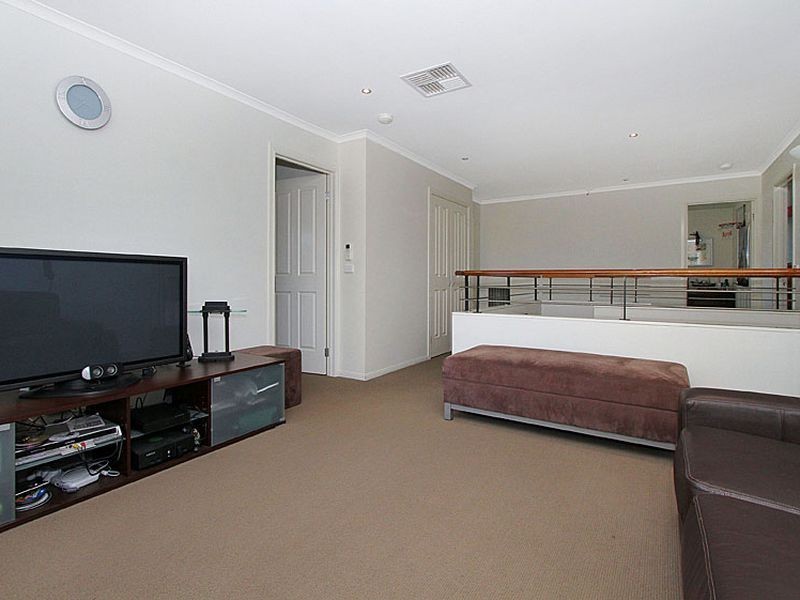 17 Thornholm Road, South Morang VIC 3752