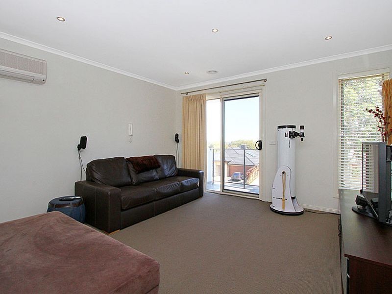 17 Thornholm Road, South Morang VIC 3752