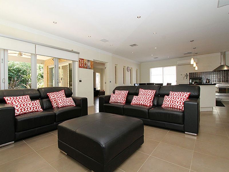 17 Thornholm Road, South Morang VIC 3752