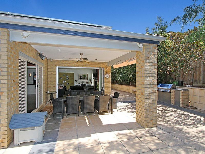 17 Thornholm Road, South Morang VIC 3752