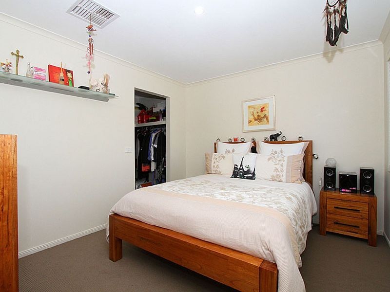 17 Thornholm Road, South Morang VIC 3752