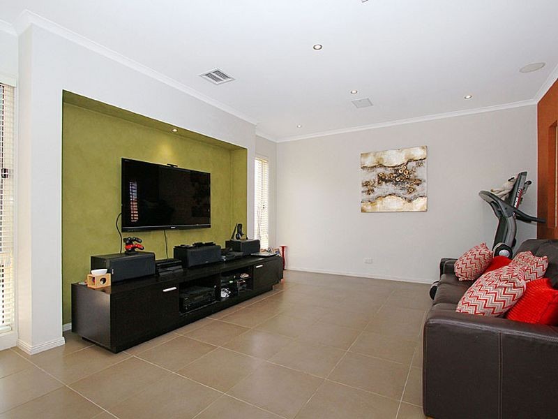 17 Thornholm Road, South Morang VIC 3752