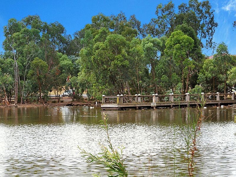 8 Redleap avenue, Mill Park VIC 3082