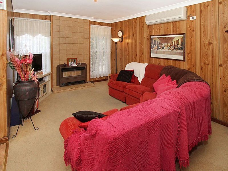 32 Charlton Crescent, Reservoir VIC 3073