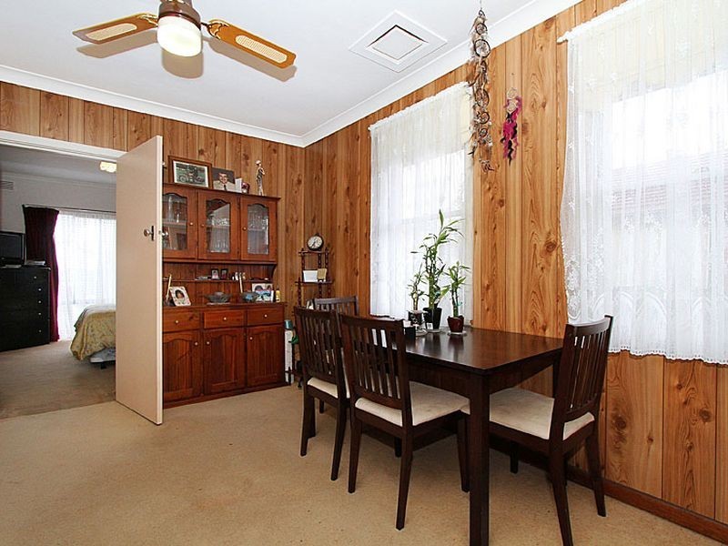 32 Charlton Crescent, Reservoir VIC 3073