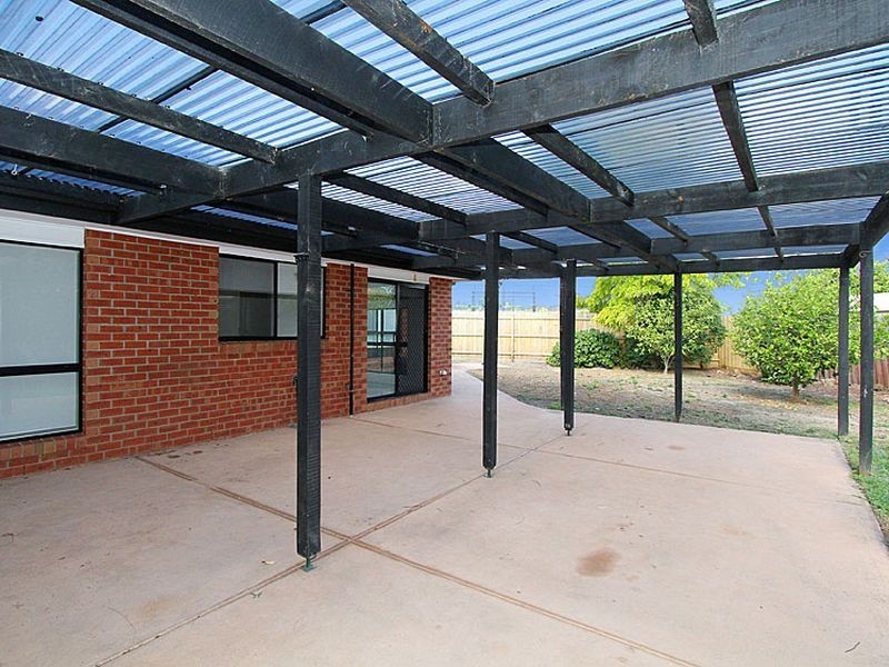 4 Underwood Close, Mill Park VIC 3082