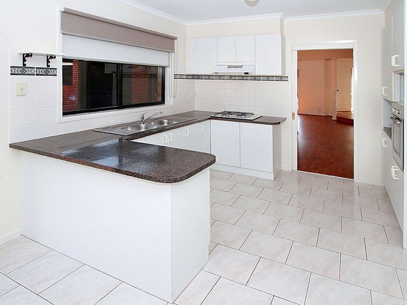 4 Underwood Close, Mill Park VIC 3082