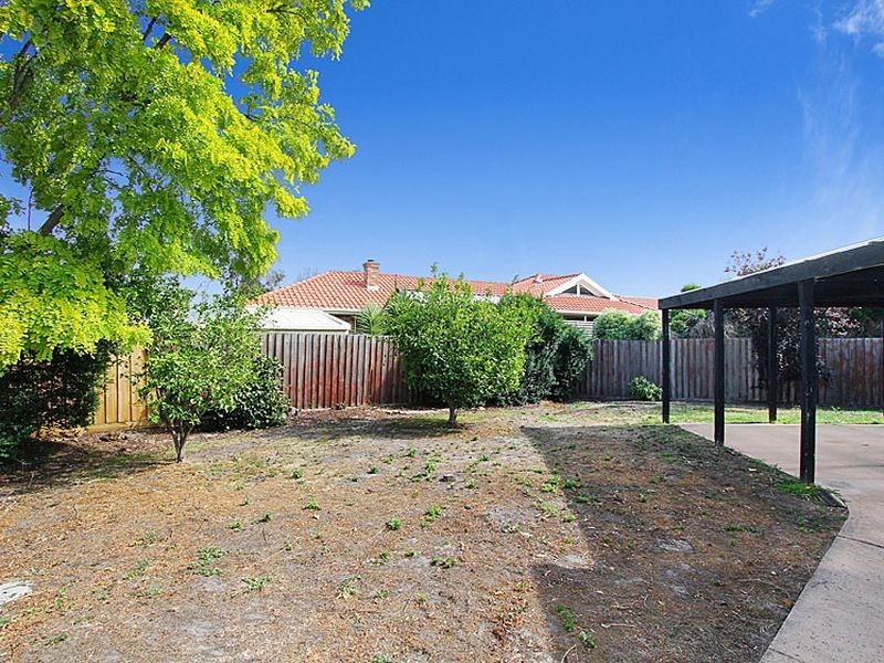 4 Underwood Close, Mill Park VIC 3082