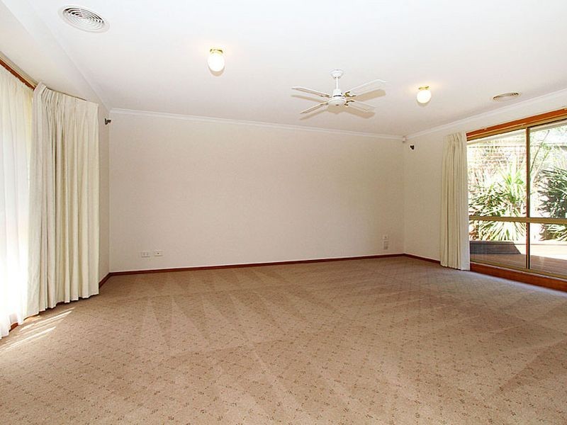 16 Twin River Drive, South Morang VIC 3752