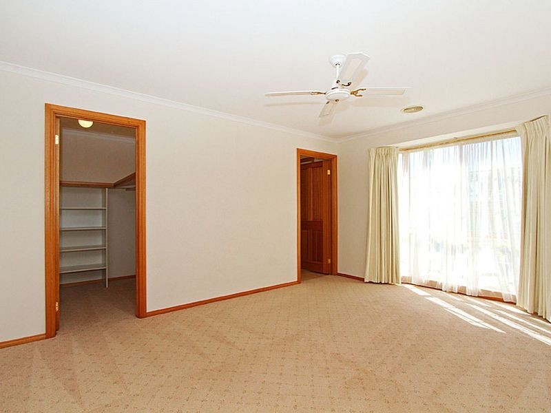 16 Twin River Drive, South Morang VIC 3752
