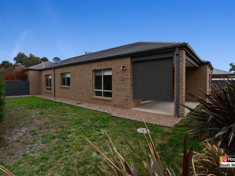 28 Rowell Drive, Mernda VIC 3754