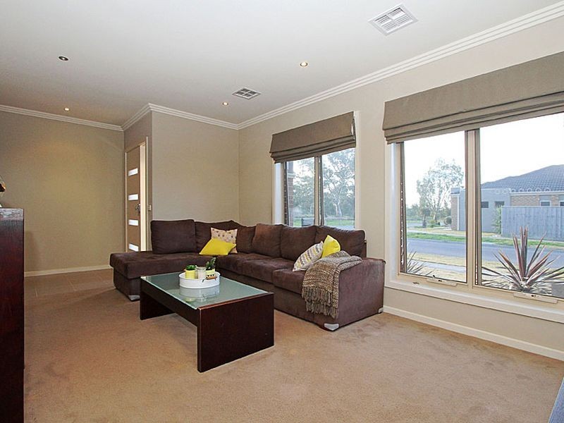 21 Jondarvan Drive, Mernda VIC 3754