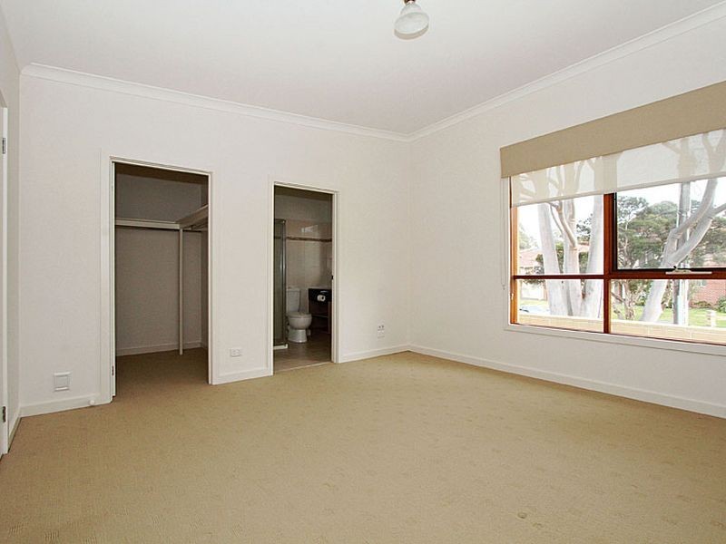 1/9 Warwick Road, Greensborough VIC 3088