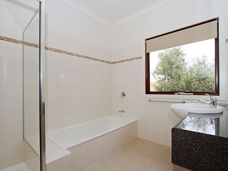 1/9 Warwick Road, Greensborough VIC 3088