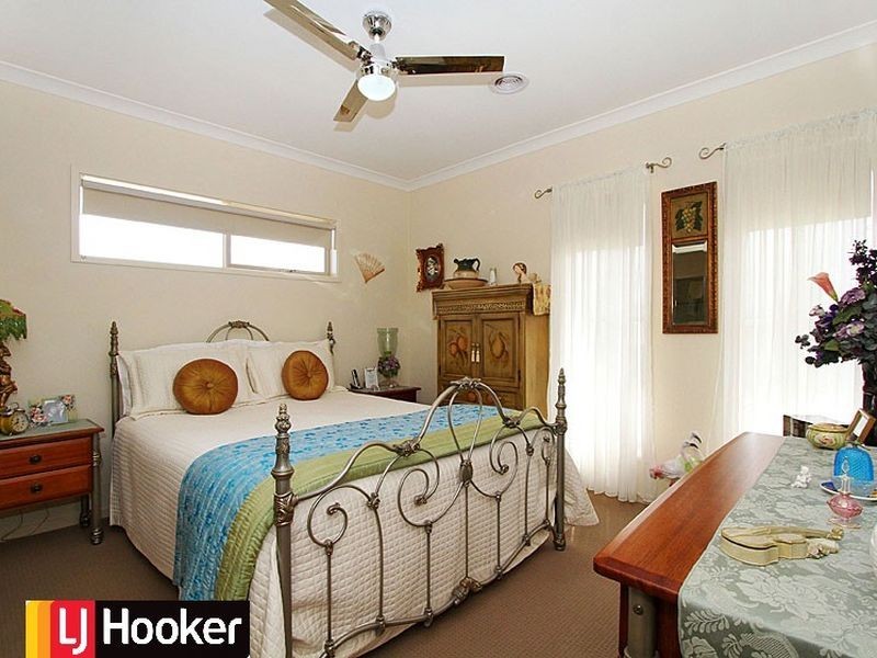 18 Bear Crescent, Doreen VIC 3754