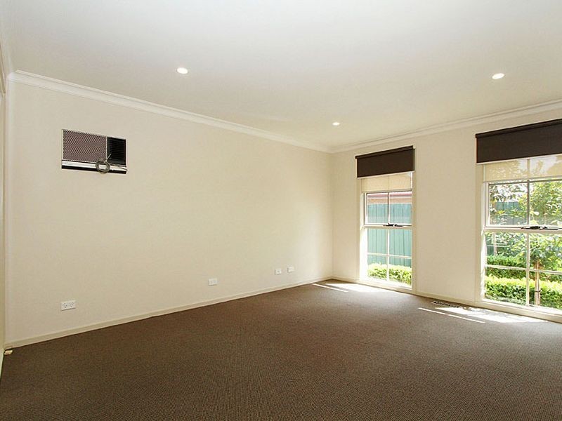 3 Redfield Court, Mill Park VIC 3082