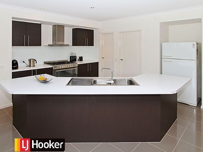 8 Hepburn St, South Morang VIC 3752