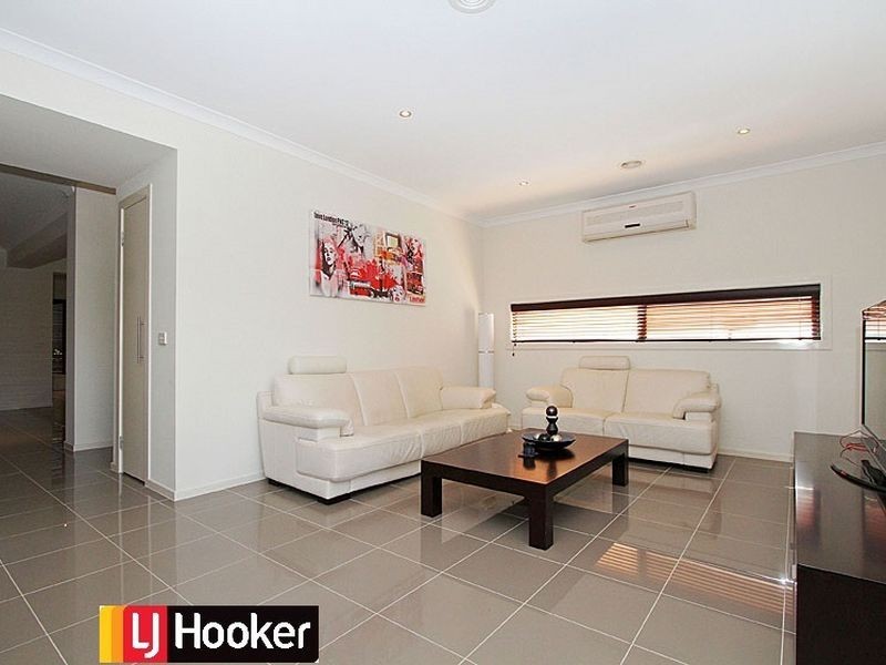 8 Hepburn St, South Morang VIC 3752