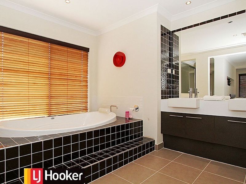 8 Hepburn St, South Morang VIC 3752