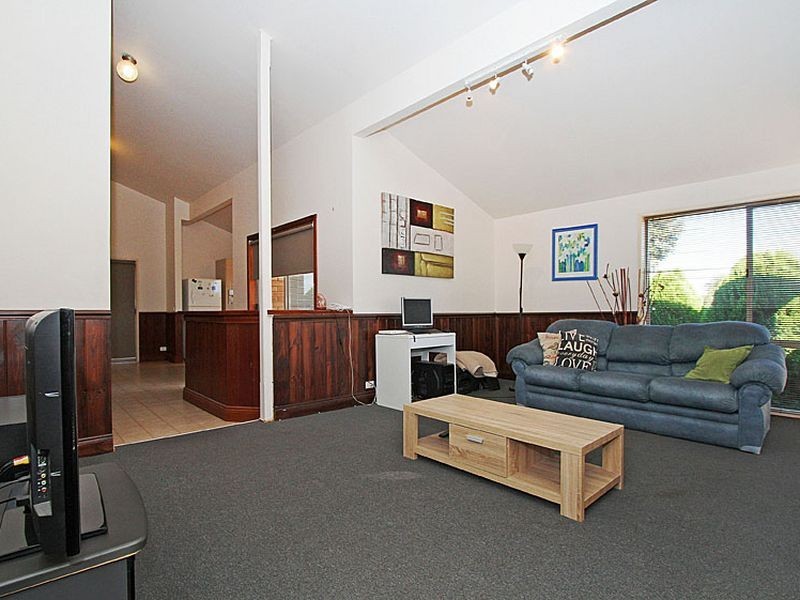 6 Small Court, Mill Park VIC 3082