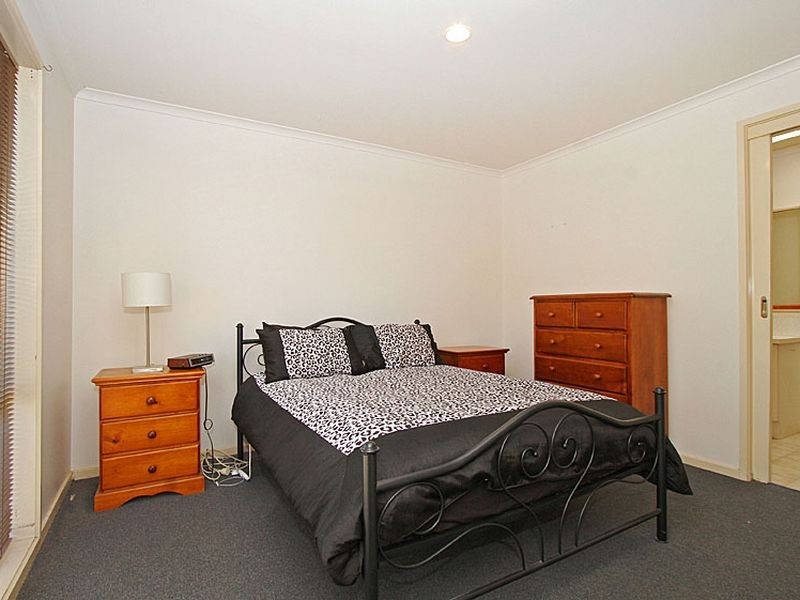 6 Small Court, Mill Park VIC 3082