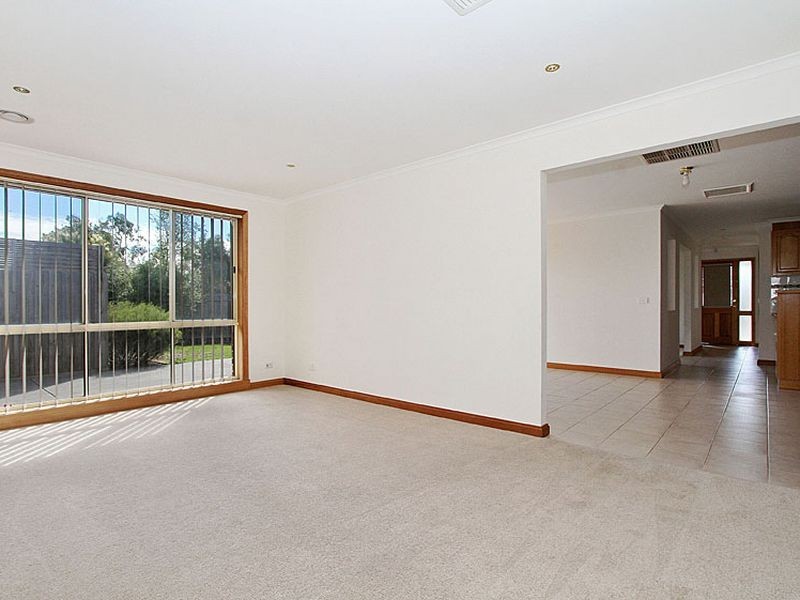 24 Ellendale Way, South Morang VIC 3752