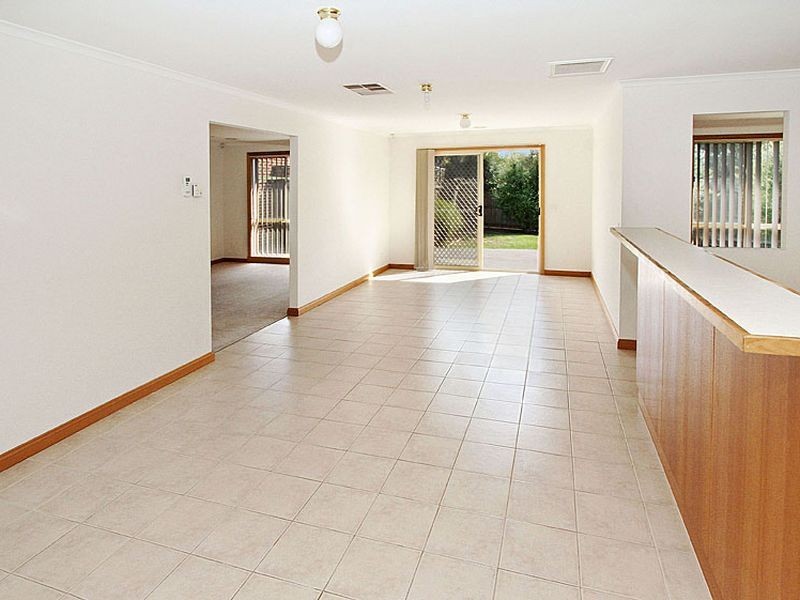 24 Ellendale Way, South Morang VIC 3752