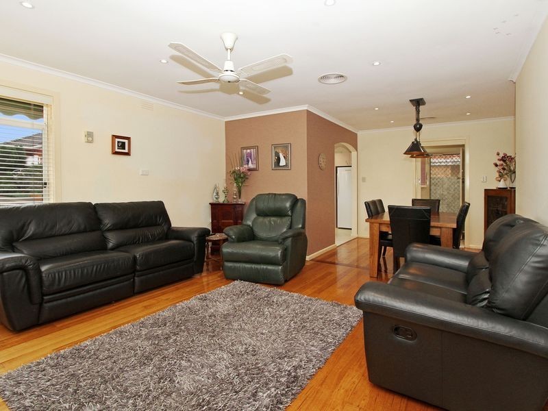 11 Chifley Street, Lalor VIC 3075