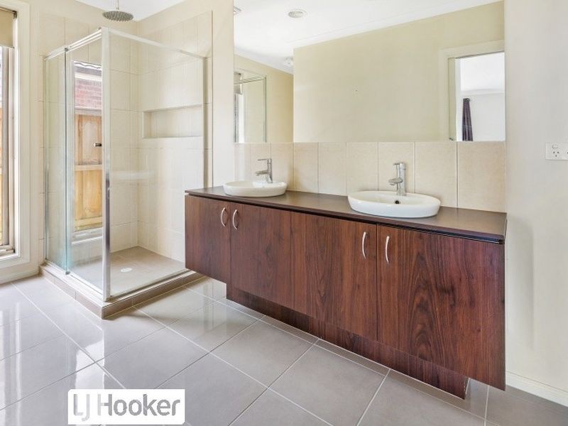 12 Jondarvan Drive, Mernda VIC 3754