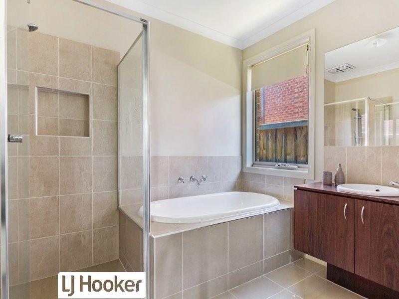 12 Jondarvan Drive, Mernda VIC 3754