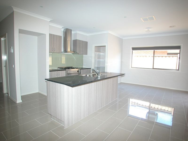 28 Bedervale Loop, Doreen VIC 3754